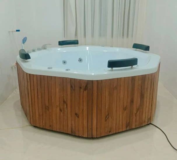 کلبه چوبی جکوزی دار